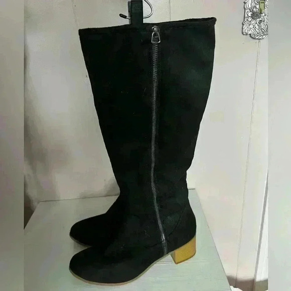 Journey & Crew Shoes - Journey & Crew Womens Sz 8.5 Faux Suede Boot Just Below the Knee